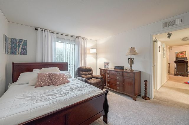 3075 Walnut Bend Lane 28, Houston, TX 77042