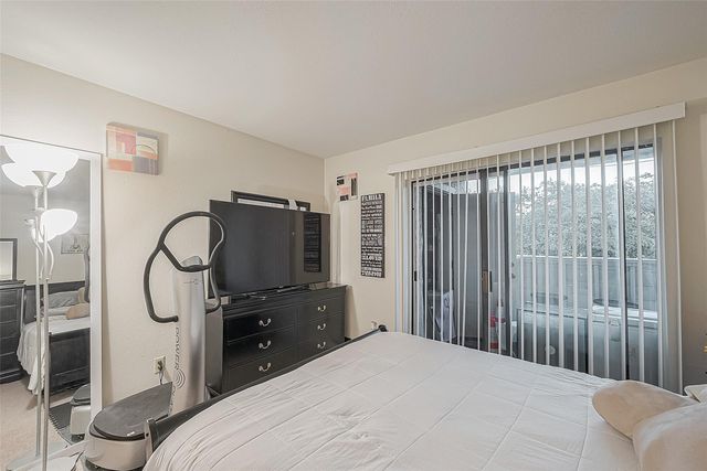 3075 Walnut Bend Lane 28, Houston, TX 77042