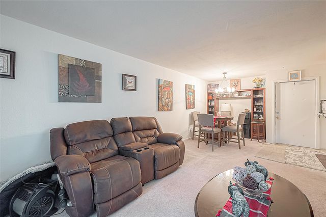 3075 Walnut Bend Lane 28, Houston, TX 77042