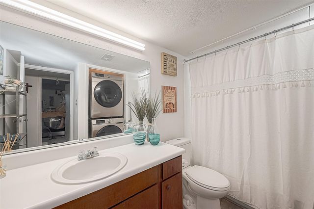 3075 Walnut Bend Lane 28, Houston, TX 77042