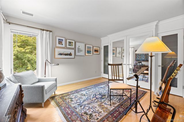 55 Rockledge Path, Port Jefferson, NY 11777