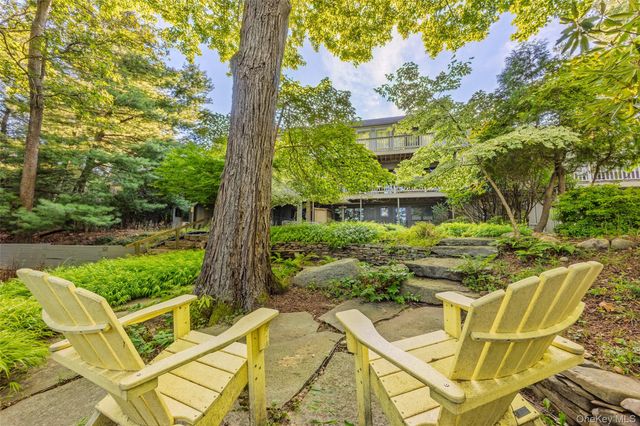 55 Rockledge Path, Port Jefferson, NY 11777