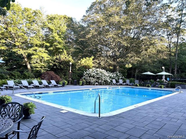 55 Rockledge Path, Port Jefferson, NY 11777