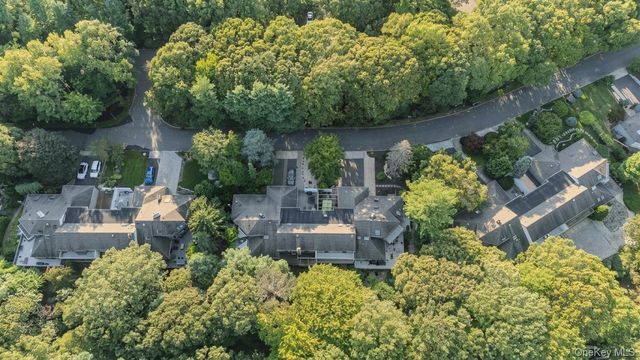 55 Rockledge Path, Port Jefferson, NY 11777