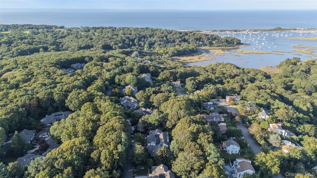 55 Rockledge Path, Port Jefferson, NY 11777