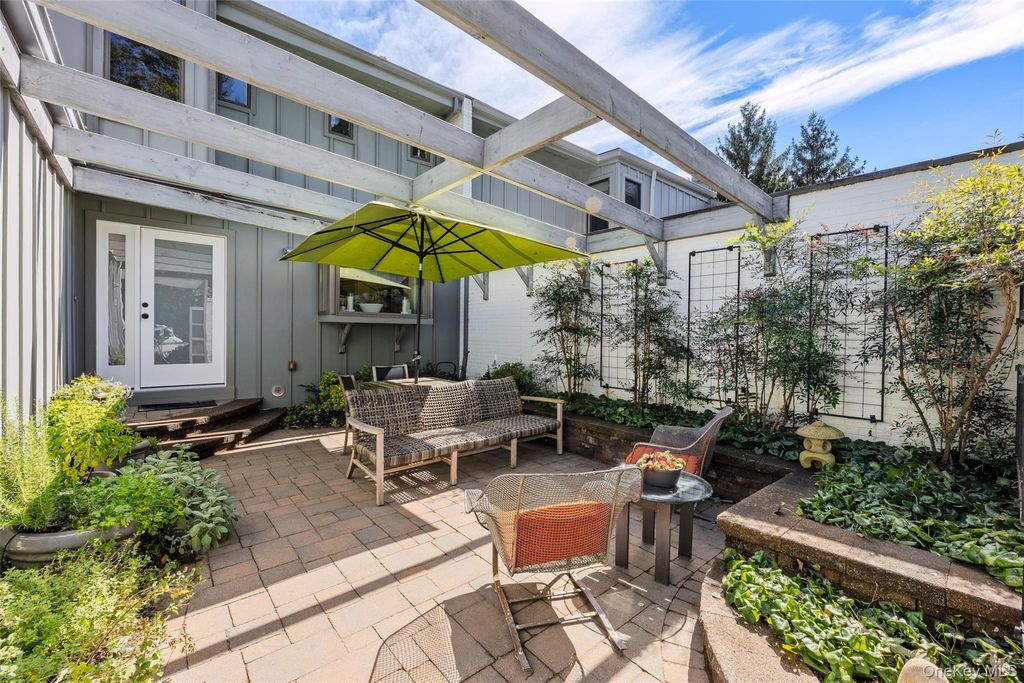 55 Rockledge Path, Port Jefferson, NY 11777 — photo 2