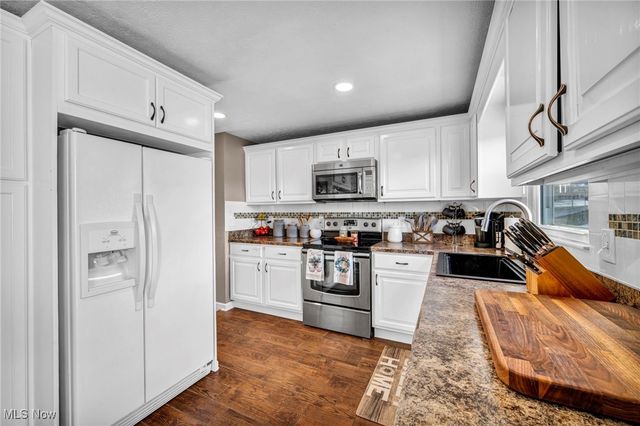 1690 Cloverview Drive, Uniontown, OH 44685