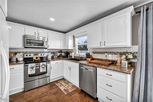 1690 Cloverview Drive, Uniontown, OH 44685