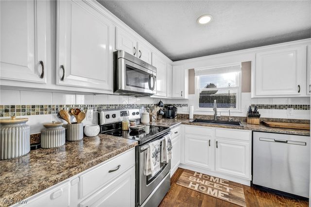 1690 Cloverview Drive, Uniontown, OH 44685