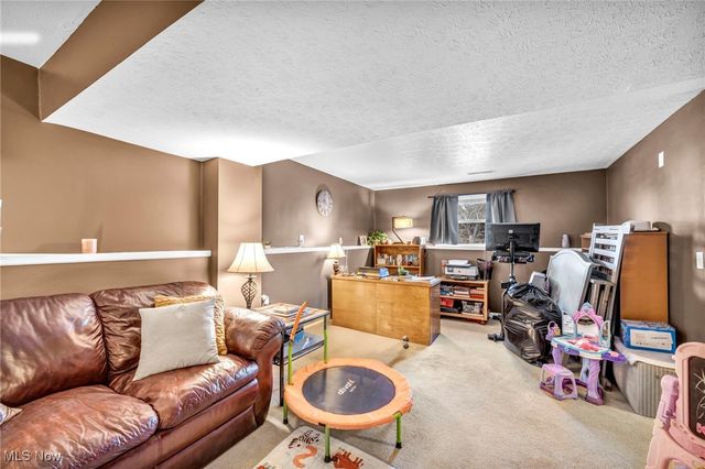 1690 Cloverview Drive, Uniontown, OH 44685