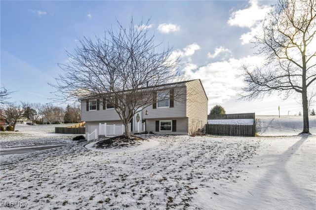 1690 Cloverview Drive, Uniontown, OH 44685