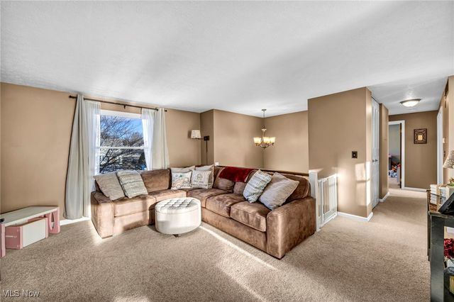 1690 Cloverview Drive, Uniontown, OH 44685