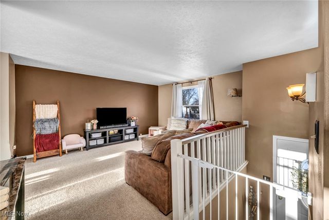 1690 Cloverview Drive, Uniontown, OH 44685