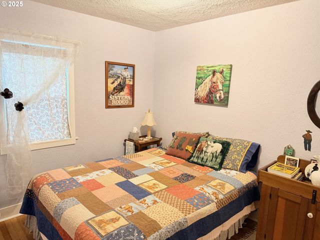 114 MAPLE Blvd, Wood Village, OR 97060