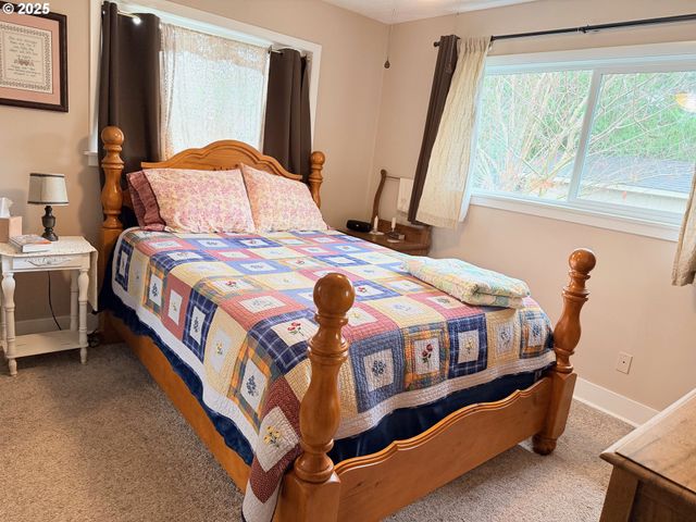 114 MAPLE Blvd, Wood Village, OR 97060