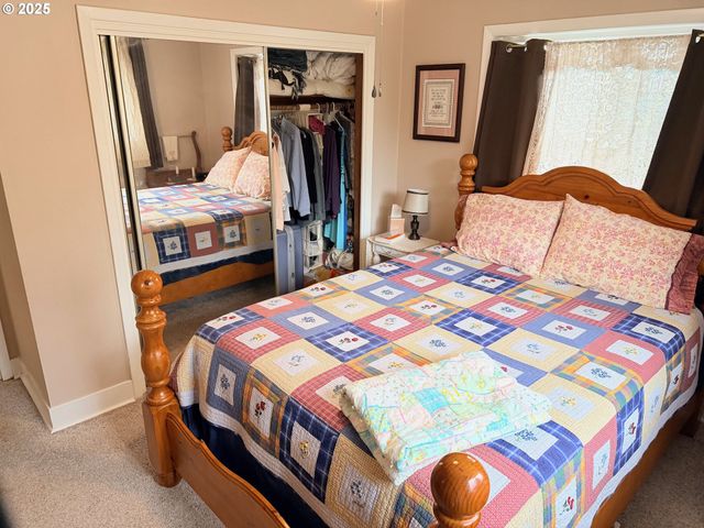 114 MAPLE Blvd, Wood Village, OR 97060