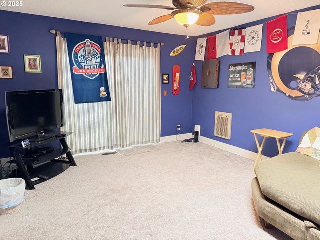 114 MAPLE Blvd, Wood Village, OR 97060