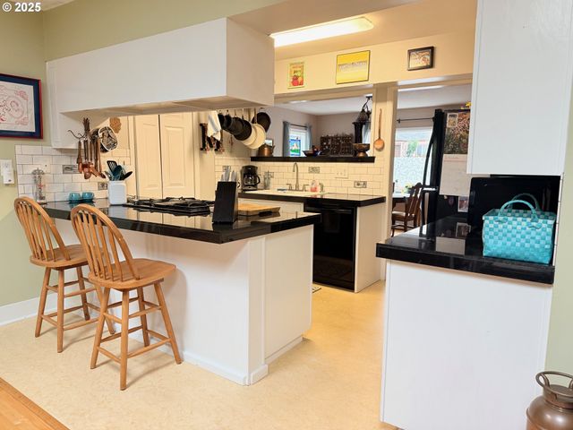 114 MAPLE Blvd, Wood Village, OR 97060