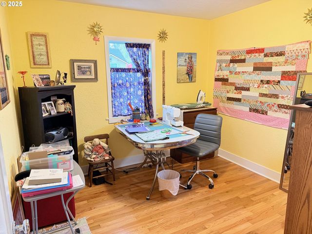 114 MAPLE Blvd, Wood Village, OR 97060