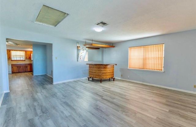 6302 Park Avenue, Texas City, TX 77591