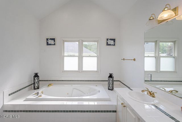 8629 St George Drive, Holland, OH 43528