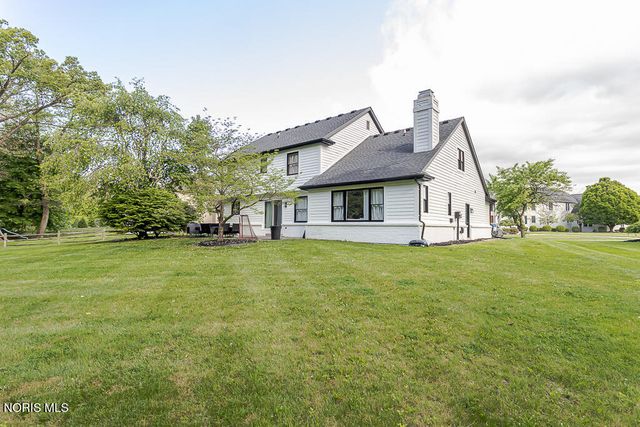 8629 St George Drive, Holland, OH 43528