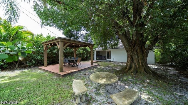 691 102nd AVE N, Naples, FL 34108