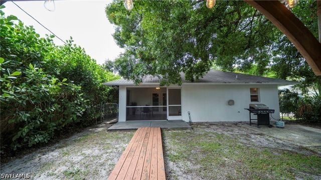 691 102nd AVE N, Naples, FL 34108