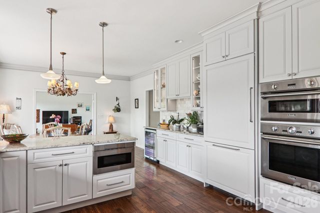 18 Thornapple Drive, Hendersonville, NC 28739