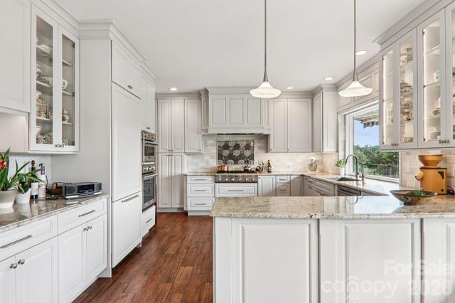 18 Thornapple Drive, Hendersonville, NC 28739