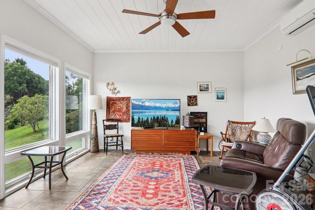 18 Thornapple Drive, Hendersonville, NC 28739