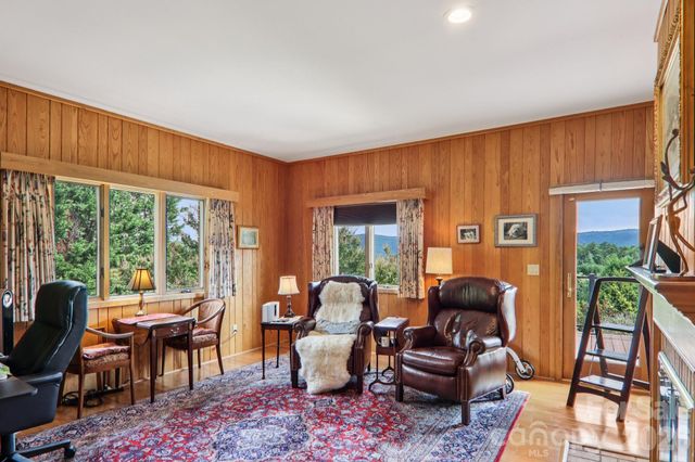 18 Thornapple Drive, Hendersonville, NC 28739