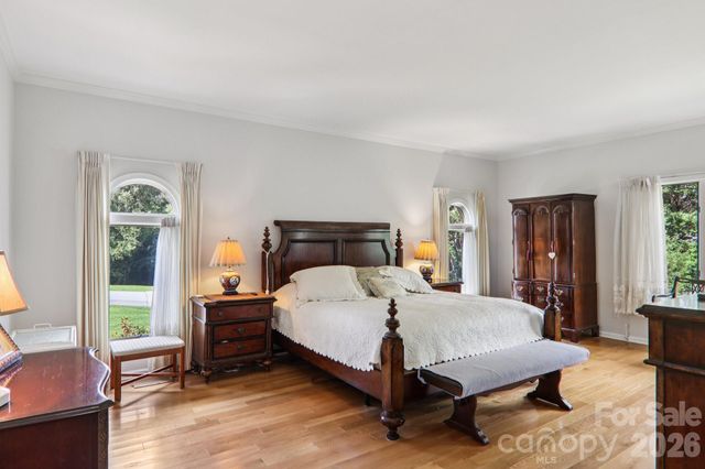 18 Thornapple Drive, Hendersonville, NC 28739