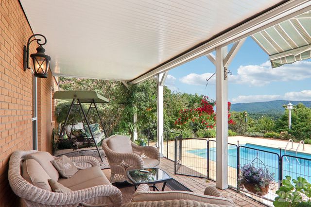 18 Thornapple Drive, Hendersonville, NC 28739