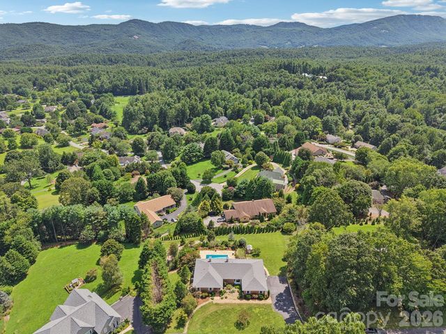 18 Thornapple Drive, Hendersonville, NC 28739