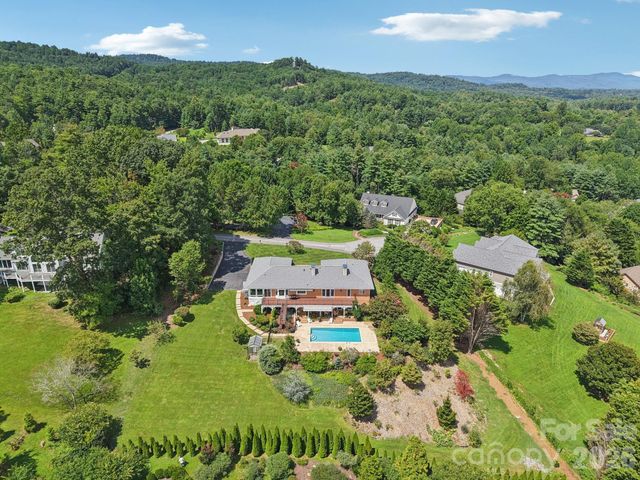 18 Thornapple Drive, Hendersonville, NC 28739