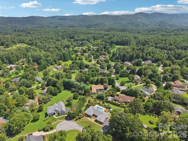 18 Thornapple Drive, Hendersonville, NC 28739