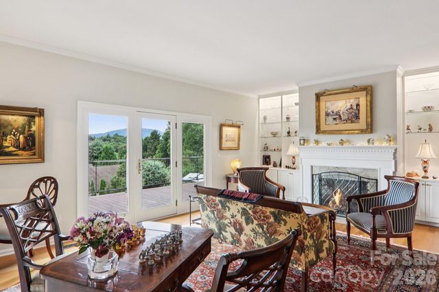 18 Thornapple Drive, Hendersonville, NC 28739