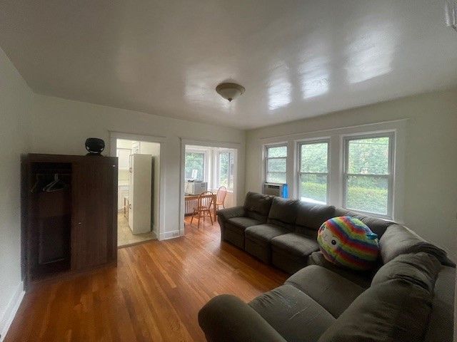 5643 Wilkins, Squirrel Hill, PA 15217