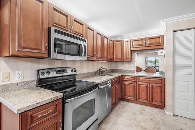 7 Southport Lane F, Boynton Beach, FL 33436