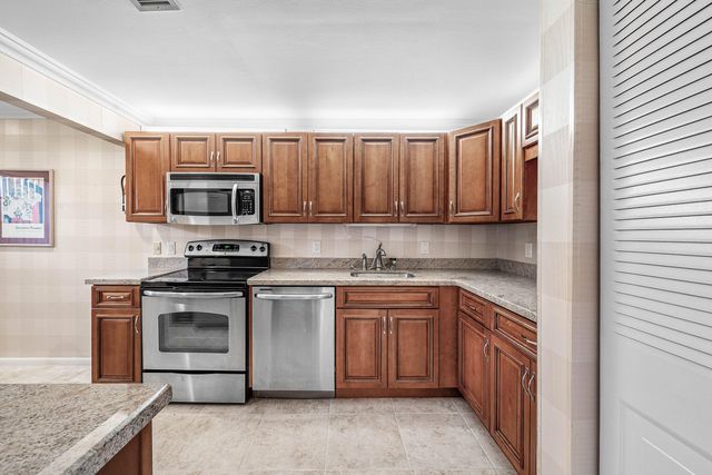 7 Southport Lane F, Boynton Beach, FL 33436