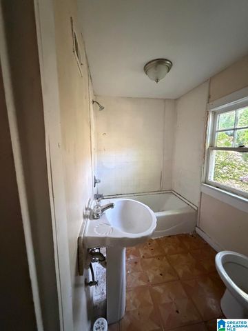 2712 AVENUE H, Birmingham, AL 35218