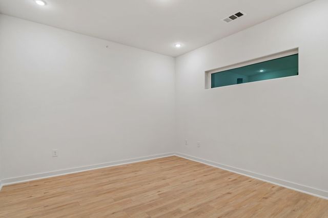 100 Mockingbird LN 205, Austin, TX 78745