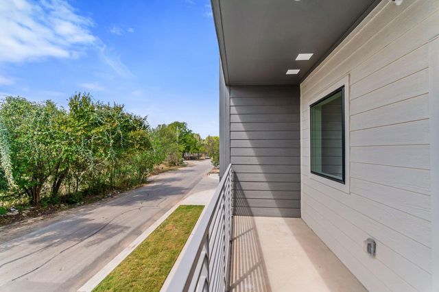 100 Mockingbird LN 205, Austin, TX 78745