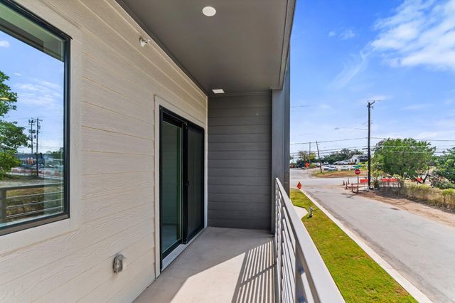 100 Mockingbird LN 205, Austin, TX 78745
