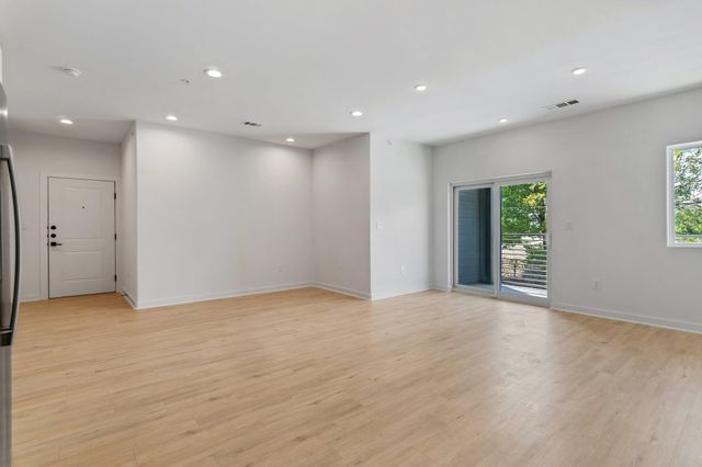 100 Mockingbird LN 205, Austin, TX 78745