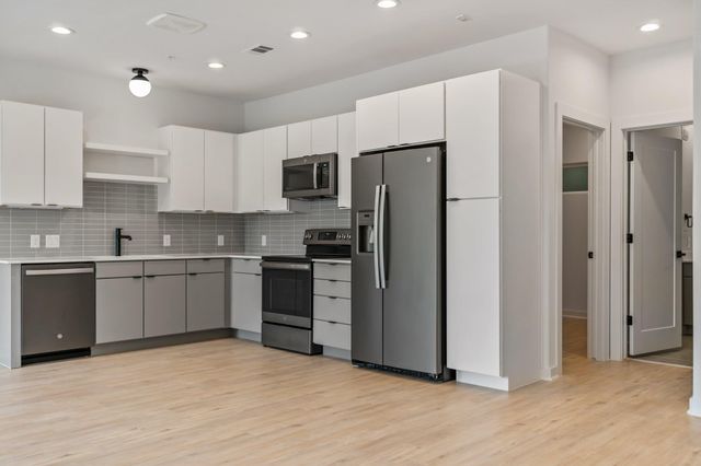 100 Mockingbird LN 205, Austin, TX 78745