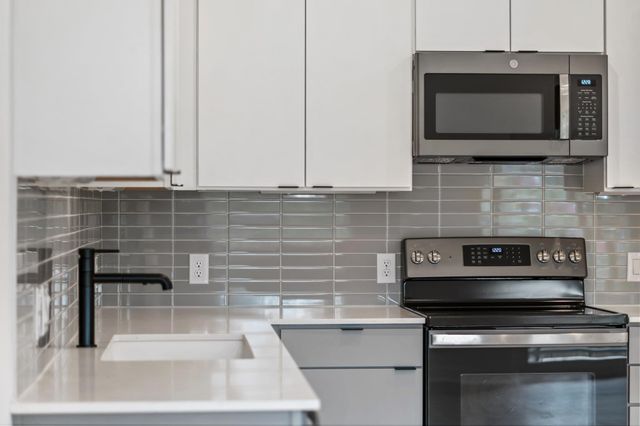 100 Mockingbird LN 205, Austin, TX 78745
