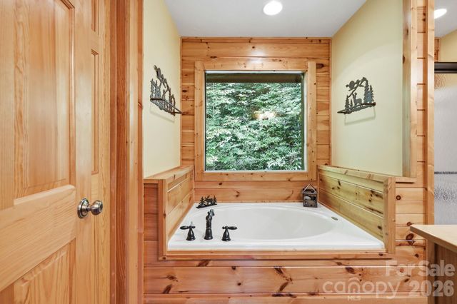 588 Tawodi Trail, Maggie Valley, NC 28751