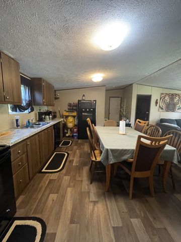 123 Washington Ave, Camden, TN 38320